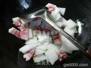 咸肉绿豆芽冬瓜汤 的做法步骤：2