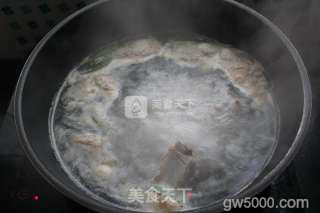 香菇山药排骨养生汤的做法步骤：3