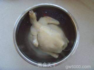 肥嫩鲜美--白斩鸡的做法步骤：6