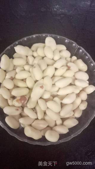 【上海】椒盐花生米的做法步骤：1