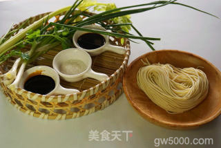 老上海葱油拌面的做法步骤：1