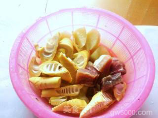 入春第一鲜----腌笃鲜的做法步骤：2