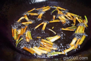 老上海葱油拌面的做法步骤：3