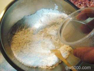 老城隍庙风味儿“生煎小馒头”的做法步骤：3