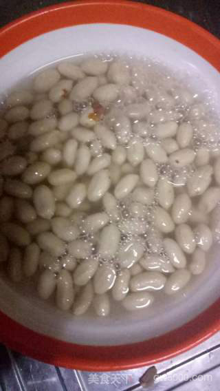 【上海】椒盐花生米的做法步骤：2