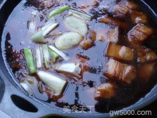 上海本帮特色的浓油赤酱——外婆红烧肉的做法步骤：8