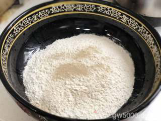 鲜肉生煎包的做法步骤：1