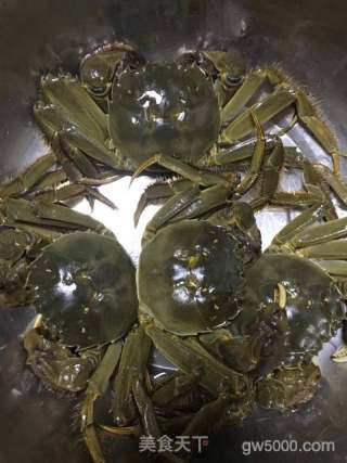 清蒸大闸蟹的做法步骤：1