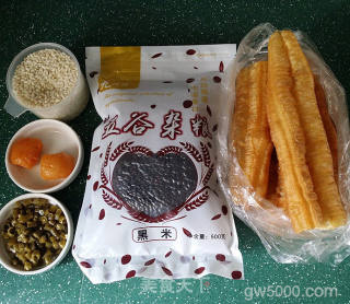 双糯米蒸饭包油条的做法步骤：1
