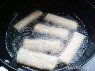 【苏菜】--鸡丝春卷的做法步骤：17