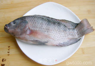 【苏菜】苏式熏鱼的做法步骤：1