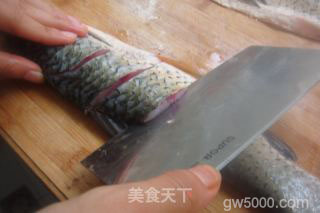 无油烹鱼-家庭制【西湖醋鱼】（选料、片鱼、调味步步详细）的做法步骤：12