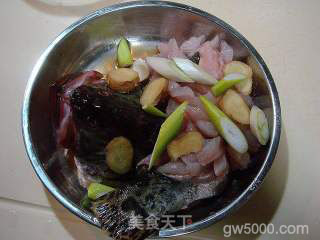 传统宴客菜肴“松鼠鳜鱼”的做法步骤：10