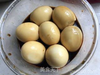 五香虎皮鸡蛋的做法步骤：2