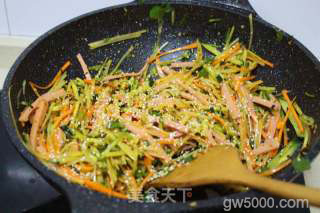 赣榆煎饼卷三丝的做法步骤：11