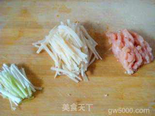 【苏菜】--鸡丝春卷的做法步骤：3