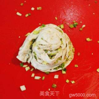 葱香四溢-----葱香手抓饼的做法步骤：6