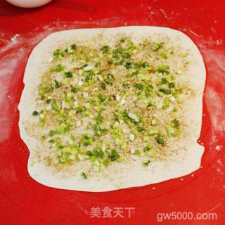 葱香四溢-----葱香手抓饼的做法步骤：2