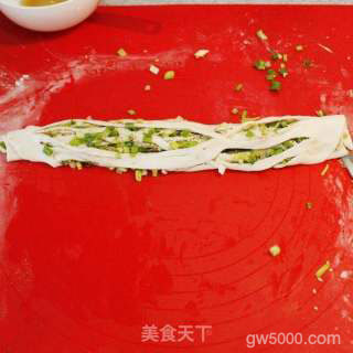 葱香四溢-----葱香手抓饼的做法步骤：4