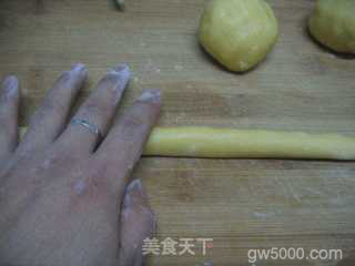 台湾鲜奶麻花王的制作的做法步骤：2