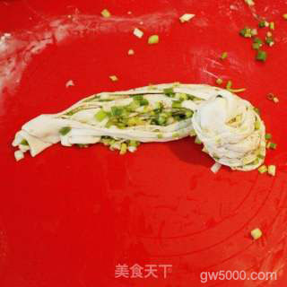 葱香四溢-----葱香手抓饼的做法步骤：5