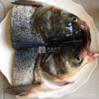 剁椒鱼头的做法步骤：2