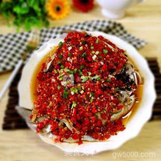 剁椒鱼头的做法步骤：9