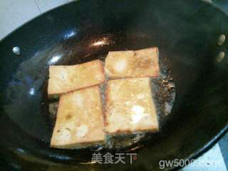 湖南菜老油豆腐炒肉的做法步骤：2