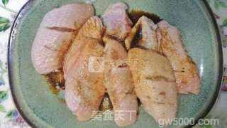 三绝麻辣小龙虾的做法步骤：1