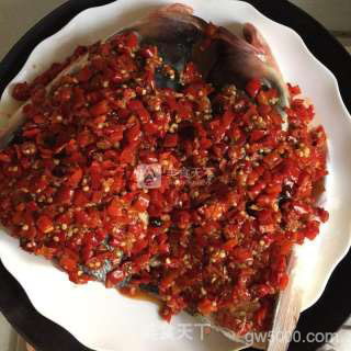 剁椒鱼头的做法步骤：6