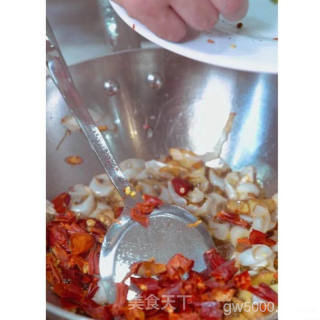 深夜麻辣小龙虾的配方来喽！的做法步骤：2