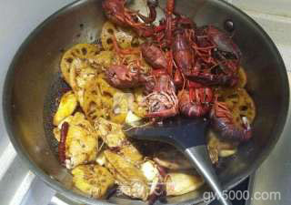 三绝麻辣小龙虾的做法步骤：18