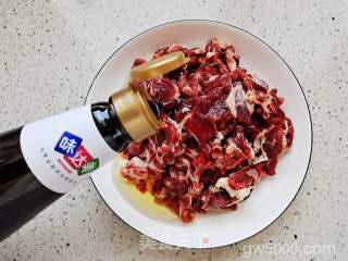 小炒牛肉的做法步骤：4