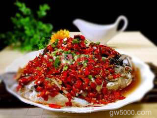 剁椒鱼头的做法步骤：8