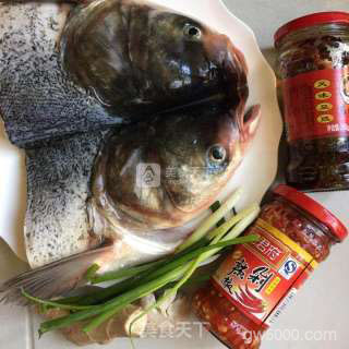 剁椒鱼头的做法步骤：1