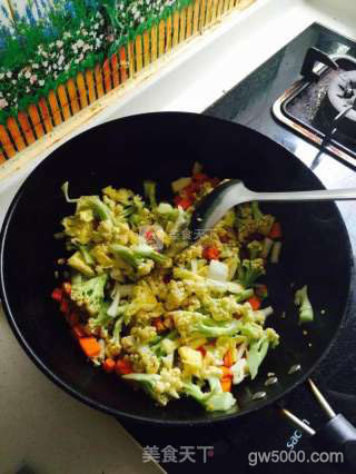 鲜蔬腊肠焖饭的做法步骤：5