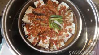 砂剁椒鱼块蒸豆腐的做法步骤：6