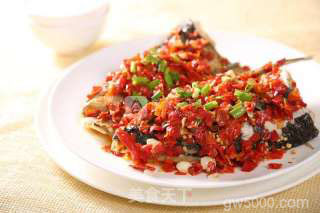 剁椒鱼头的做法步骤：6