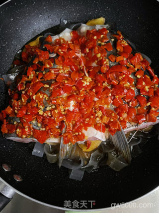 剁椒鱼头的做法步骤：10