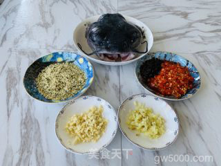 火麻仁剁椒鱼头韧豆腐的做法步骤：1