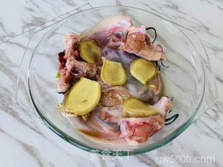 火麻仁剁椒鱼头韧豆腐的做法步骤：2