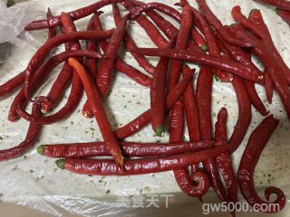 湖蒜蓉剁辣椒的做法步骤：1