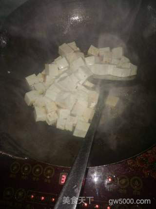 『湘味』腊豆烧豆腐的做法步骤：3