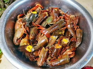 麻辣小龙虾的做法步骤：1