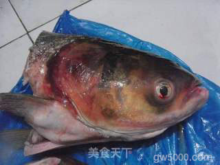 【东北】剁椒鱼头的做法步骤：1