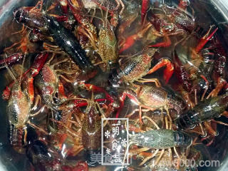 麻辣十三香小龙虾的做法步骤：1