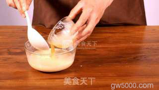 家有平底锅 就能做的美味甜品—芒果班戟的做法步骤：5