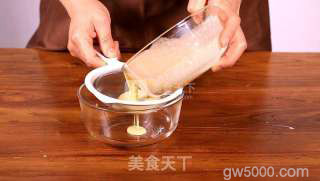 家有平底锅 就能做的美味甜品—芒果班戟的做法步骤：6