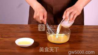家有平底锅 就能做的美味甜品—芒果班戟的做法步骤：2