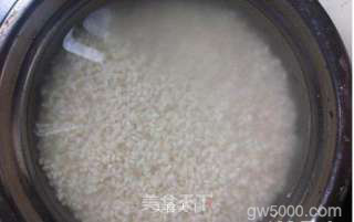 香菇滑鸡煲仔饭的做法步骤：4